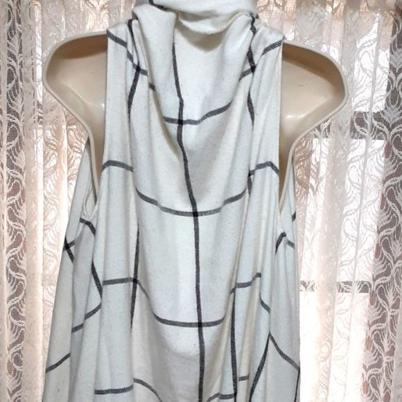 Plaid Cardigan/ overthrow/ shrug for Woman! One size fits most. - Picture 7 of 9